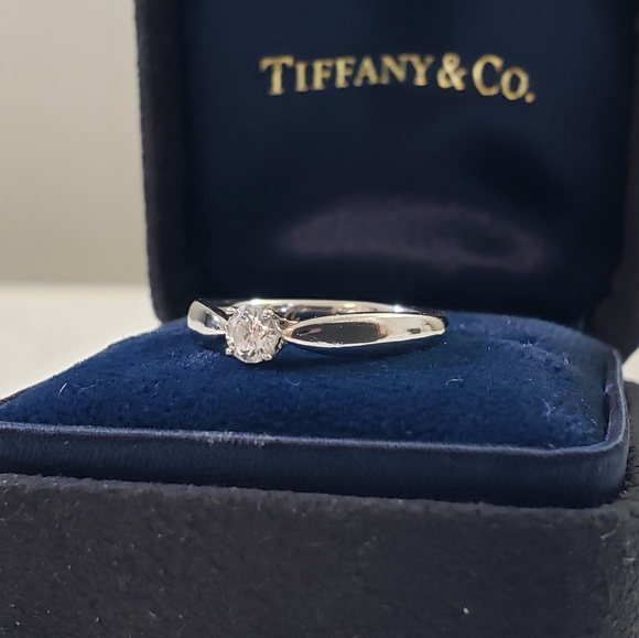 0.18 CT Tiffany & Co Diamond Harmony Ring - Picture 7 of 12